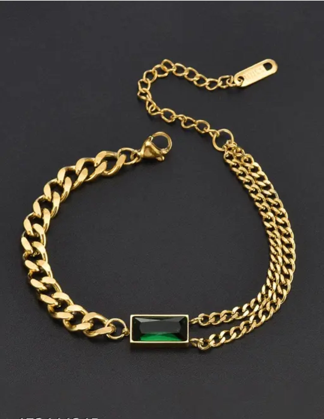 Gilded Heart-Link Bracelet – Elegant Gold-Tone Charm
